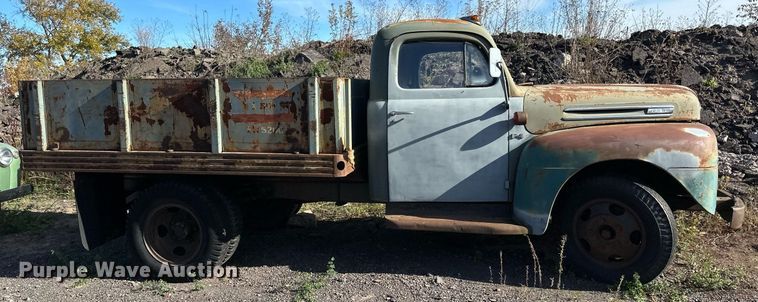 image for item EN2516 1949 Ford  F4 flatbed truck