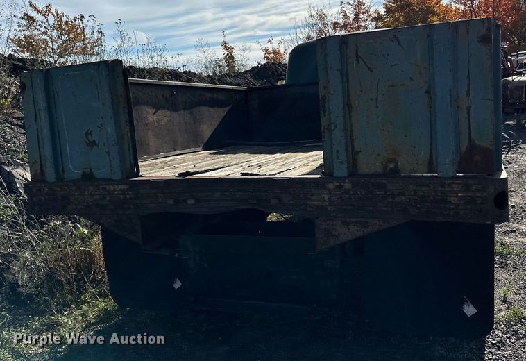 image for item EN2516 1949 Ford  F4 flatbed truck