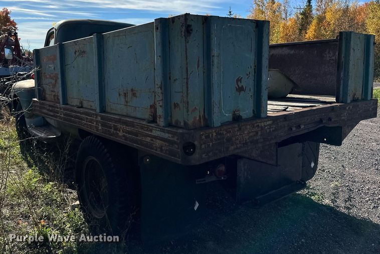 image for item EN2516 1949 Ford  F4 flatbed truck