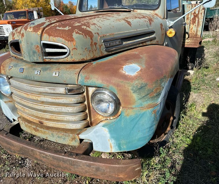 image for item EN2516 1949 Ford  F4 flatbed truck