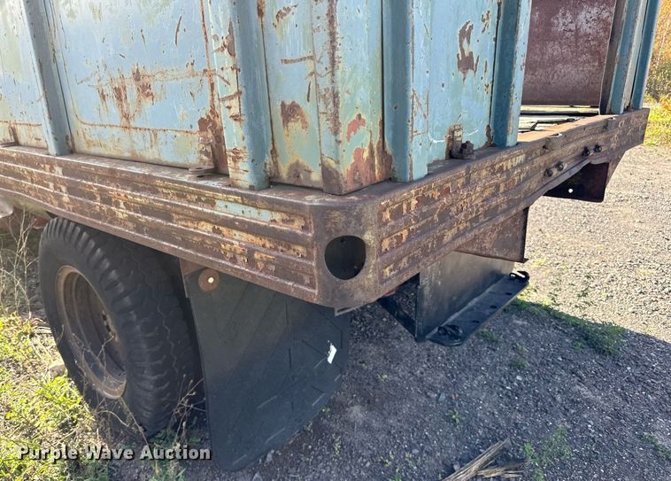 image for item EN2516 1949 Ford  F4 flatbed truck