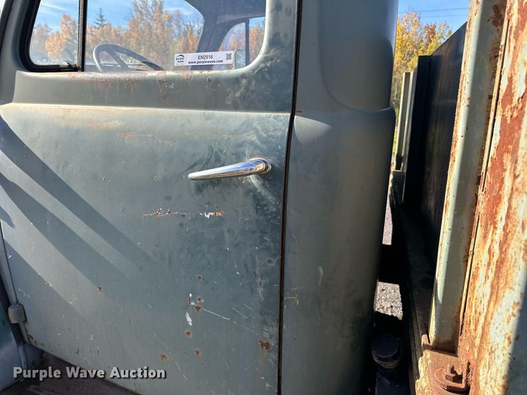 image for item EN2516 1949 Ford  F4 flatbed truck