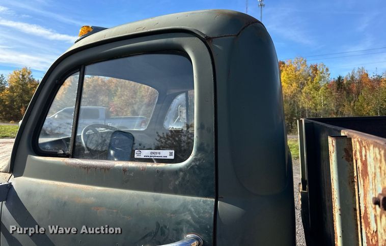 image for item EN2516 1949 Ford  F4 flatbed truck