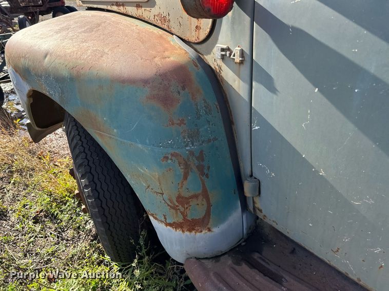 image for item EN2516 1949 Ford  F4 flatbed truck