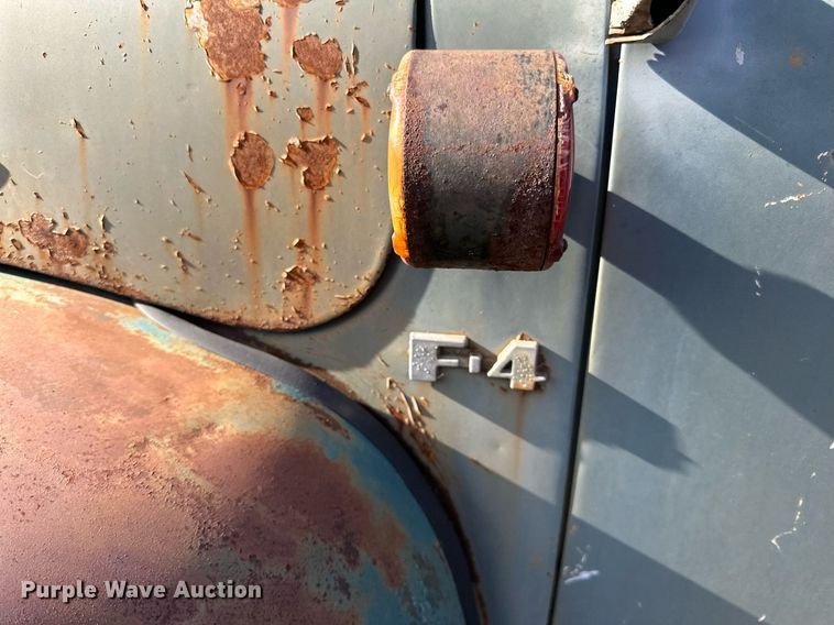 image for item EN2516 1949 Ford  F4 flatbed truck