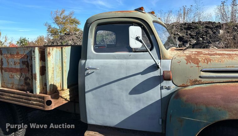 image for item EN2516 1949 Ford  F4 flatbed truck