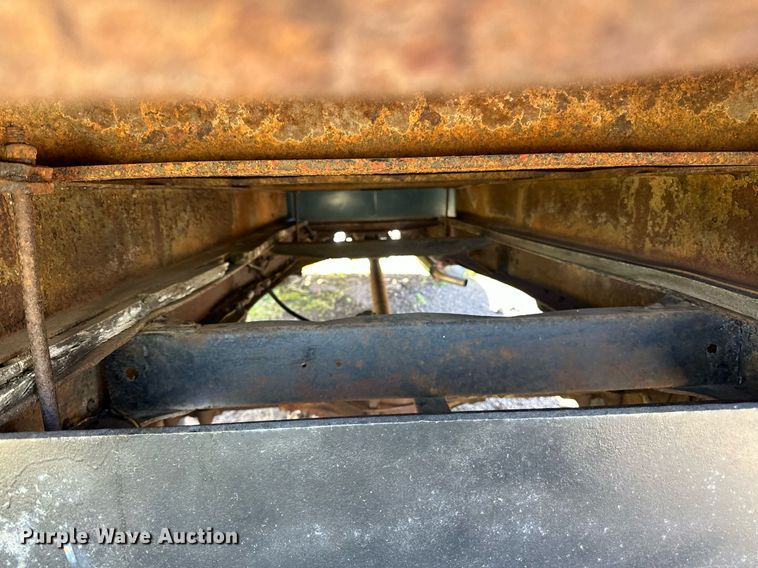 image for item EN2516 1949 Ford  F4 flatbed truck