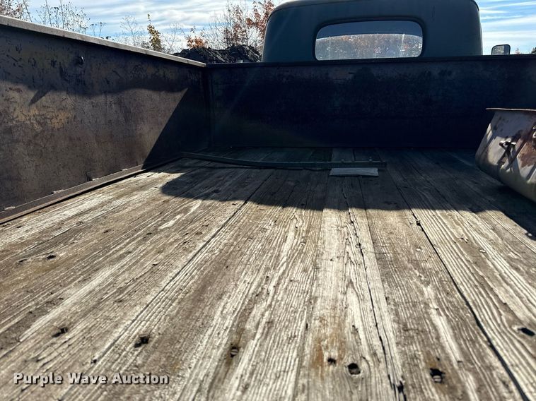 image for item EN2516 1949 Ford  F4 flatbed truck