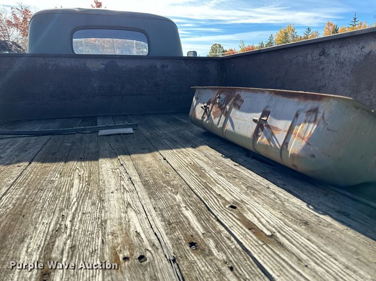 image for item EN2516 1949 Ford  F4 flatbed truck