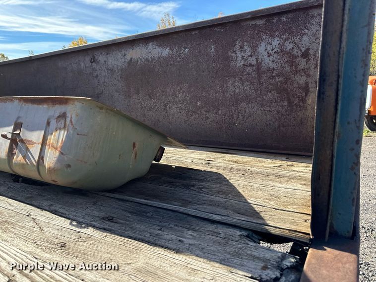 image for item EN2516 1949 Ford  F4 flatbed truck