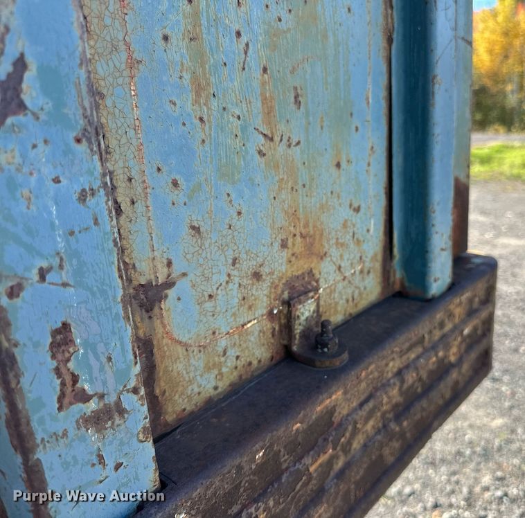 image for item EN2516 1949 Ford  F4 flatbed truck