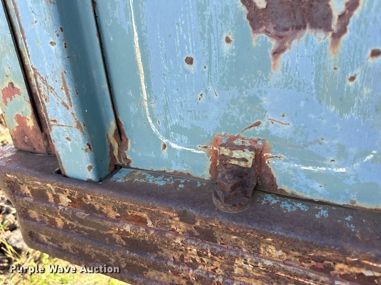 image for item EN2516 1949 Ford  F4 flatbed truck