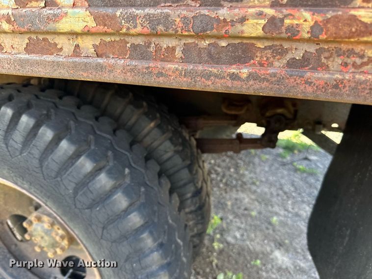 image for item EN2516 1949 Ford  F4 flatbed truck