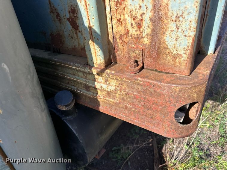 image for item EN2516 1949 Ford  F4 flatbed truck