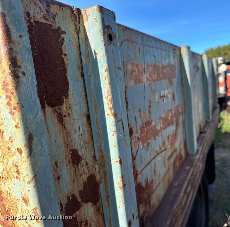 image for item EN2516 1949 Ford  F4 flatbed truck