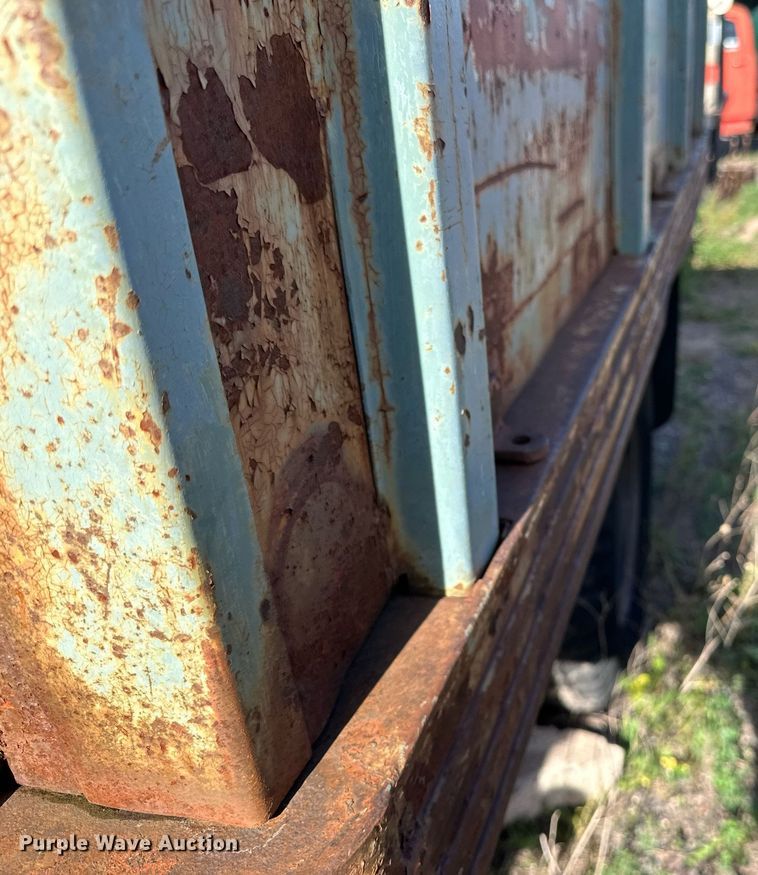 image for item EN2516 1949 Ford  F4 flatbed truck