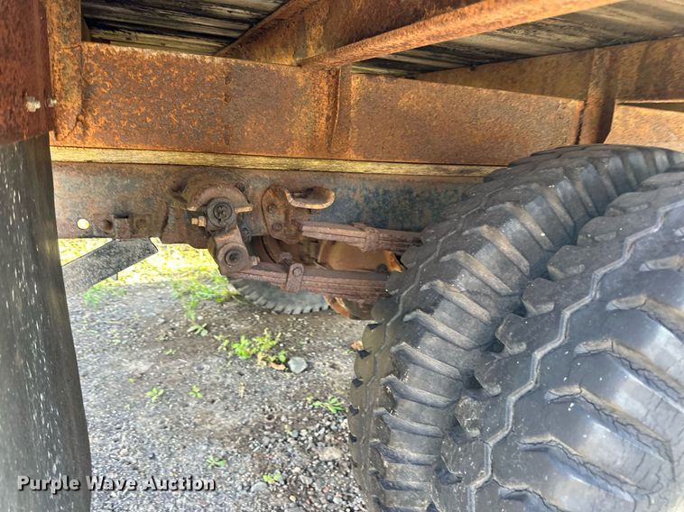 image for item EN2516 1949 Ford  F4 flatbed truck