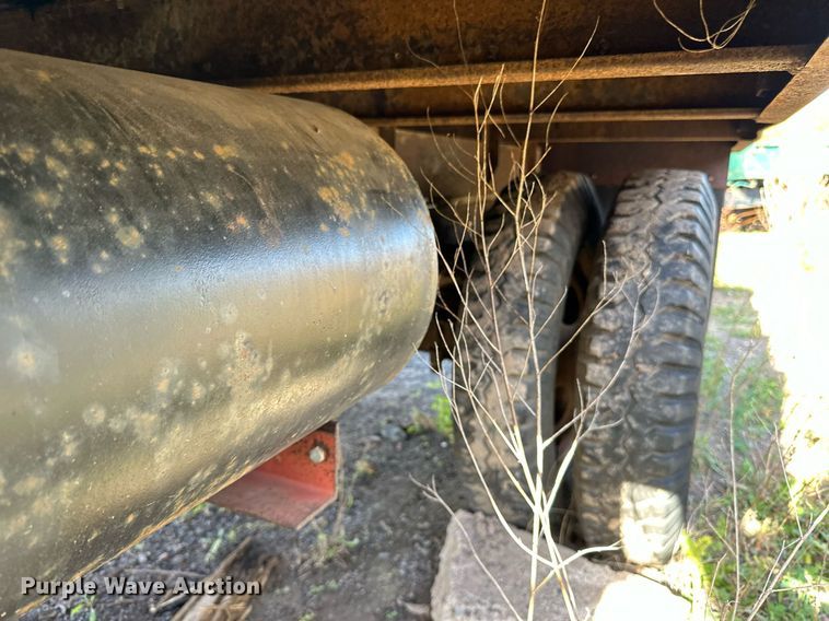 image for item EN2516 1949 Ford  F4 flatbed truck