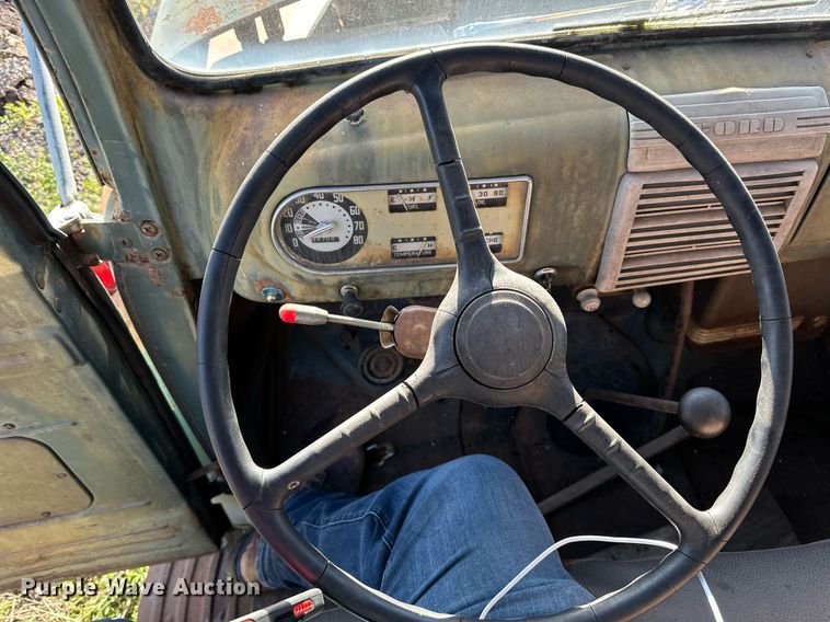 image for item EN2516 1949 Ford  F4 flatbed truck