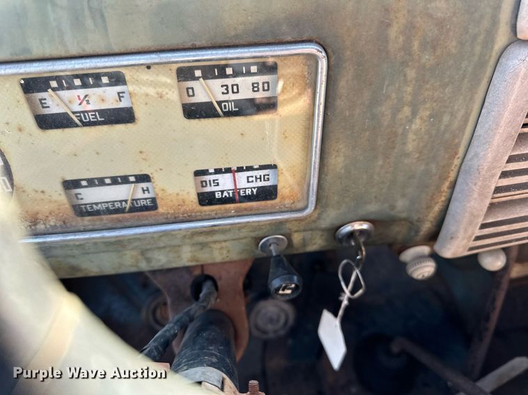 image for item EN2516 1949 Ford  F4 flatbed truck