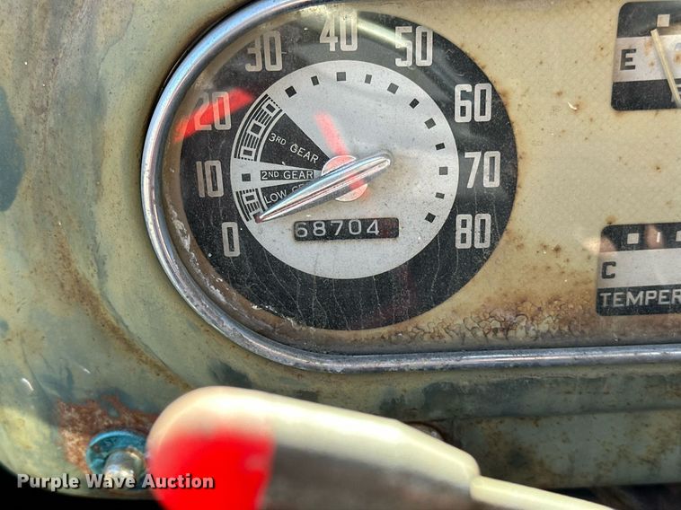 image for item EN2516 1949 Ford  F4 flatbed truck