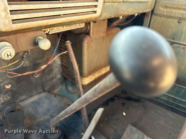 image for item EN2516 1949 Ford  F4 flatbed truck