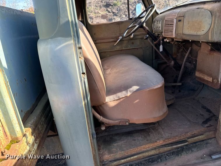 image for item EN2516 1949 Ford  F4 flatbed truck