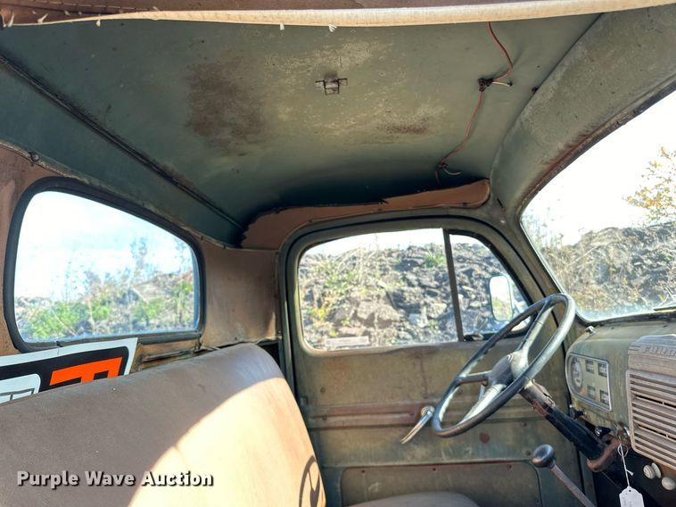 image for item EN2516 1949 Ford  F4 flatbed truck