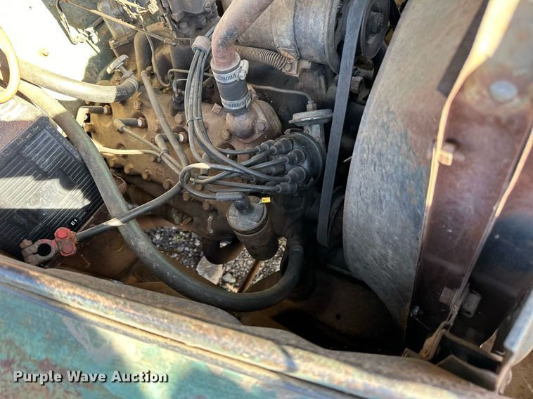 image for item EN2516 1949 Ford  F4 flatbed truck