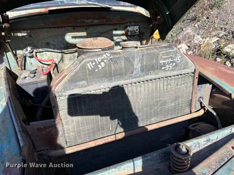 image for item EN2516 1949 Ford  F4 flatbed truck