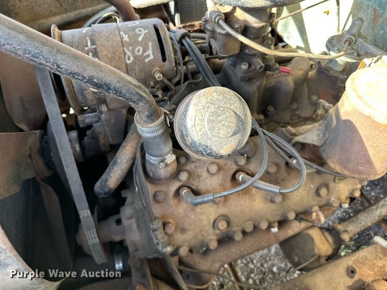 image for item EN2516 1949 Ford  F4 flatbed truck