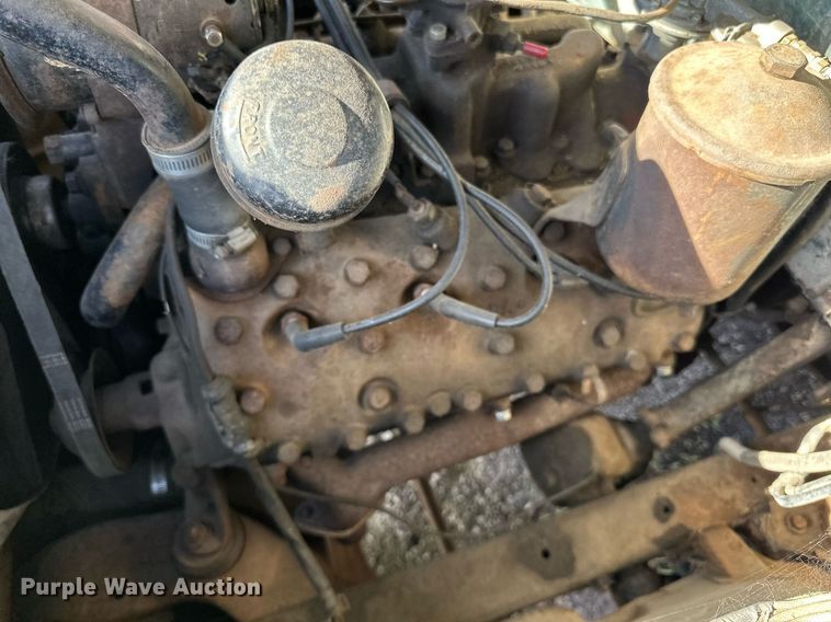 image for item EN2516 1949 Ford  F4 flatbed truck