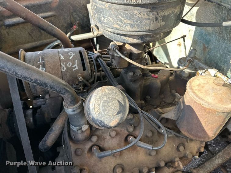 image for item EN2516 1949 Ford  F4 flatbed truck