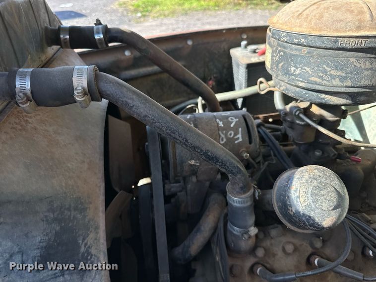 image for item EN2516 1949 Ford  F4 flatbed truck