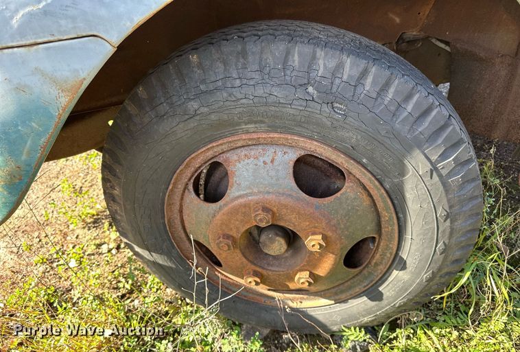 image for item EN2516 1949 Ford  F4 flatbed truck