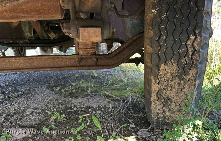 image for item EN2516 1949 Ford  F4 flatbed truck