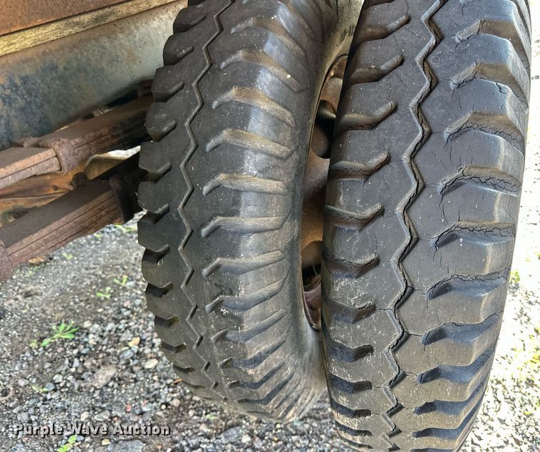 image for item EN2516 1949 Ford  F4 flatbed truck