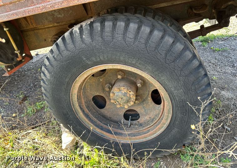 image for item EN2516 1949 Ford  F4 flatbed truck