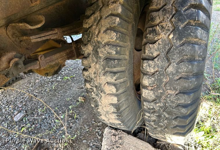 image for item EN2516 1949 Ford  F4 flatbed truck