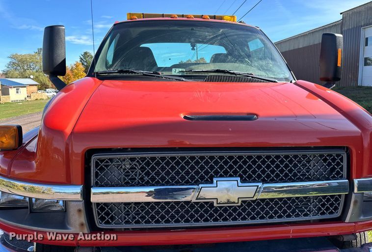 image for item EN2521 2008 Chevrolet  C5500 rollback truck