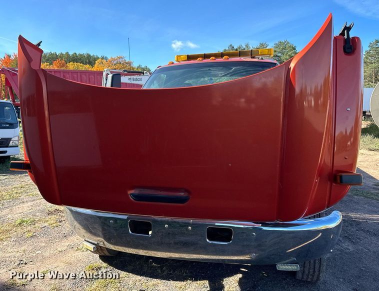 image for item EN2521 2008 Chevrolet  C5500 rollback truck