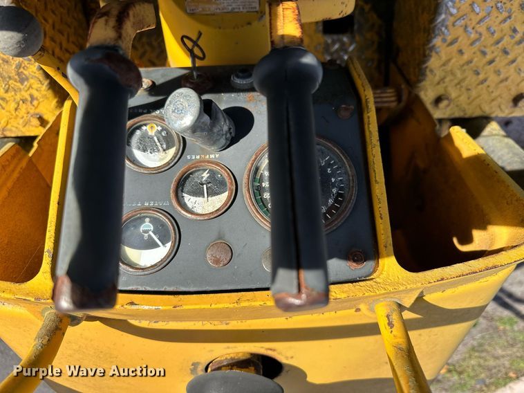 image for item EN2522 1973 John Deere 350B dozer