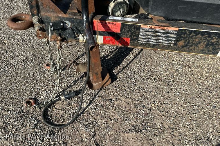 image for item EN2527 2015 DCT dump trailer