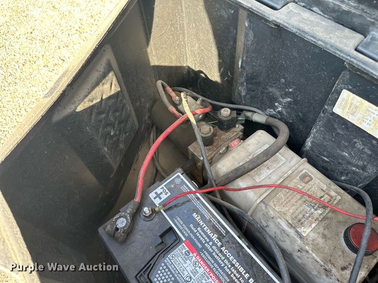 image for item EN2527 2015 DCT dump trailer