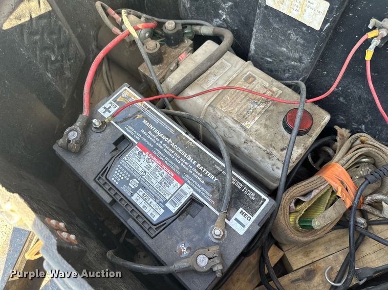 image for item EN2527 2015 DCT dump trailer