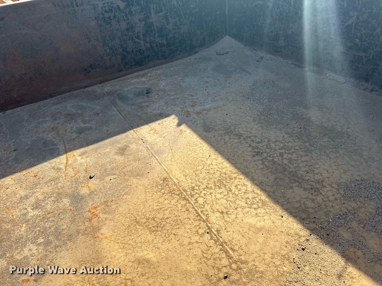 image for item EN2527 2015 DCT dump trailer