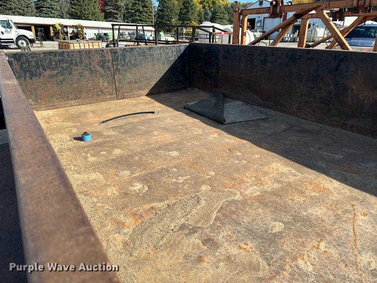 image for item EN2527 2015 DCT dump trailer