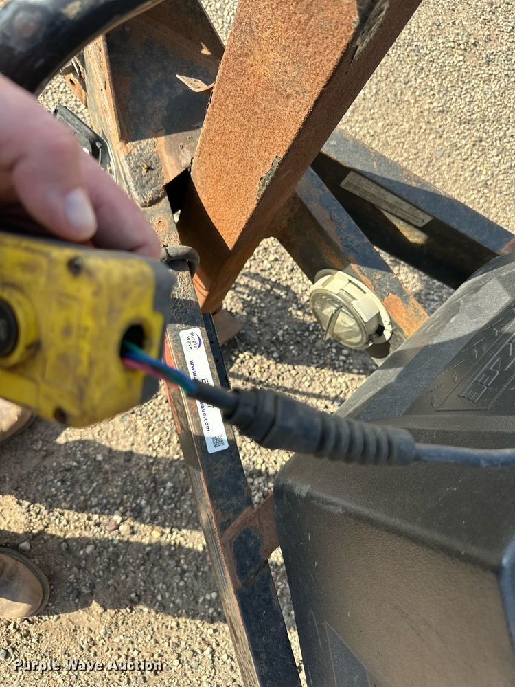 image for item EN2527 2015 DCT dump trailer