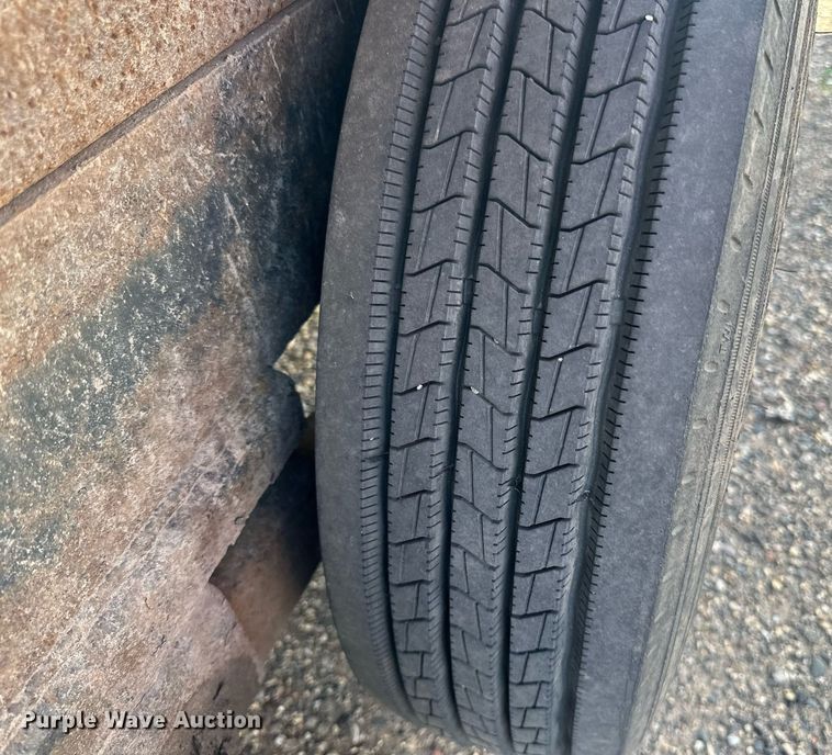 image for item EN2527 2015 DCT dump trailer