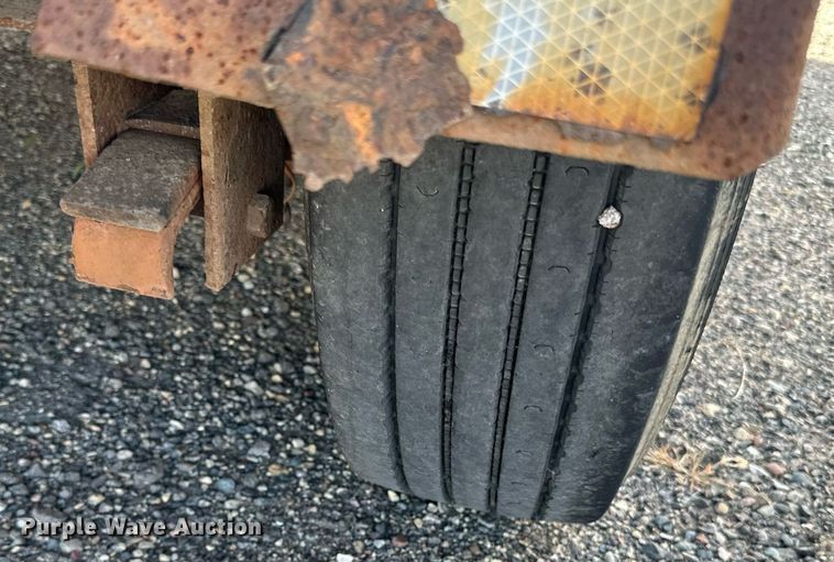 image for item EN2527 2015 DCT dump trailer